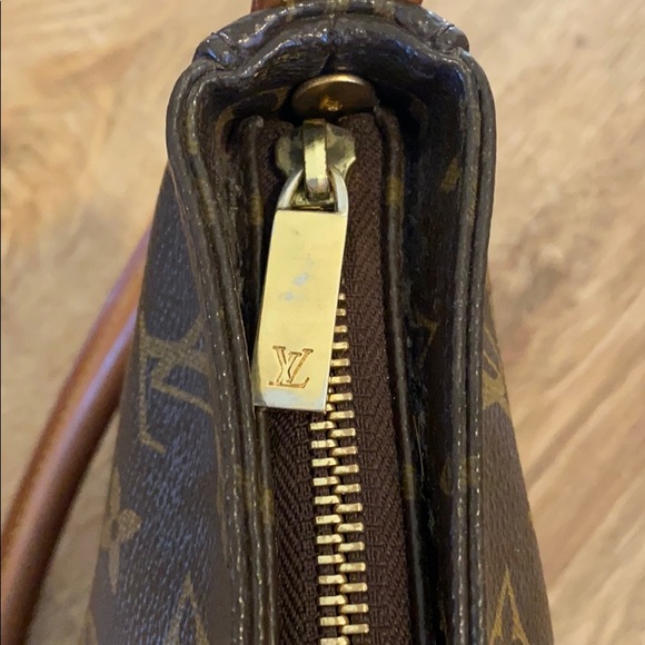 Louis Vuitton Looping MM - Picture 6 of 16